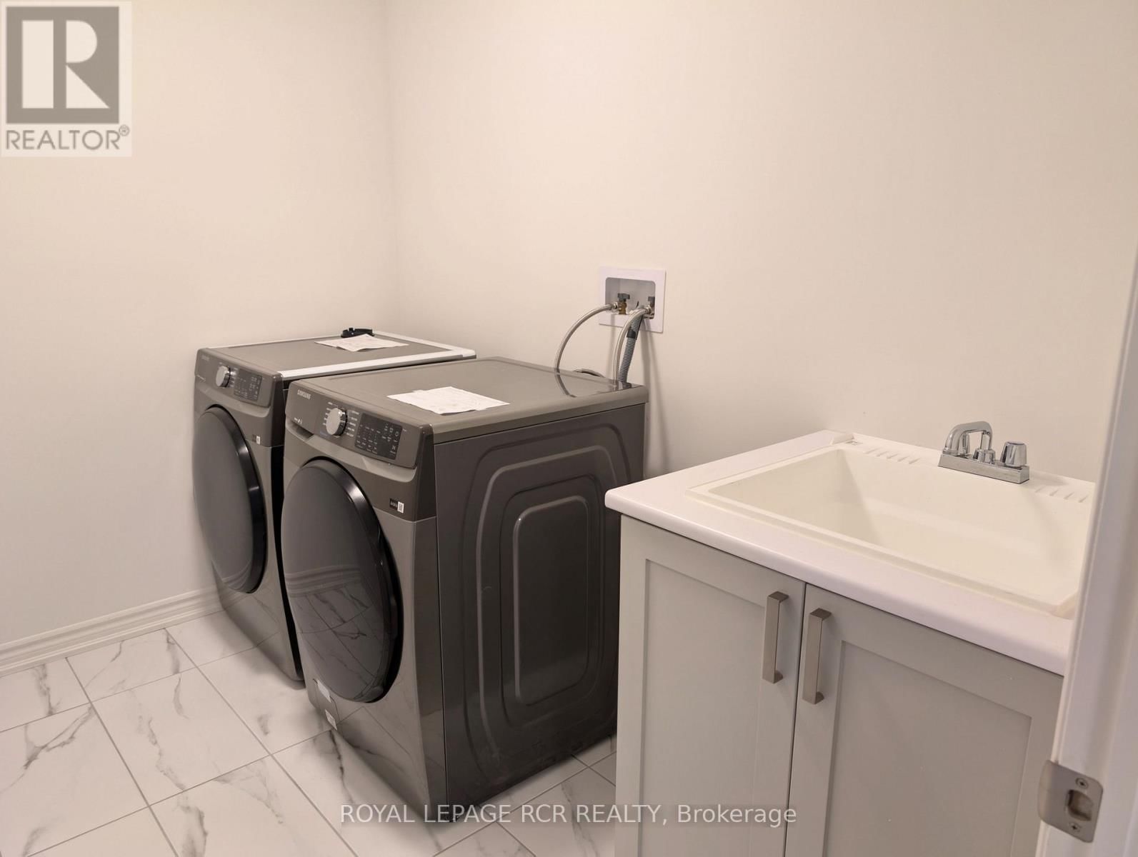 22 SANDHILL CRESCENT Image 33