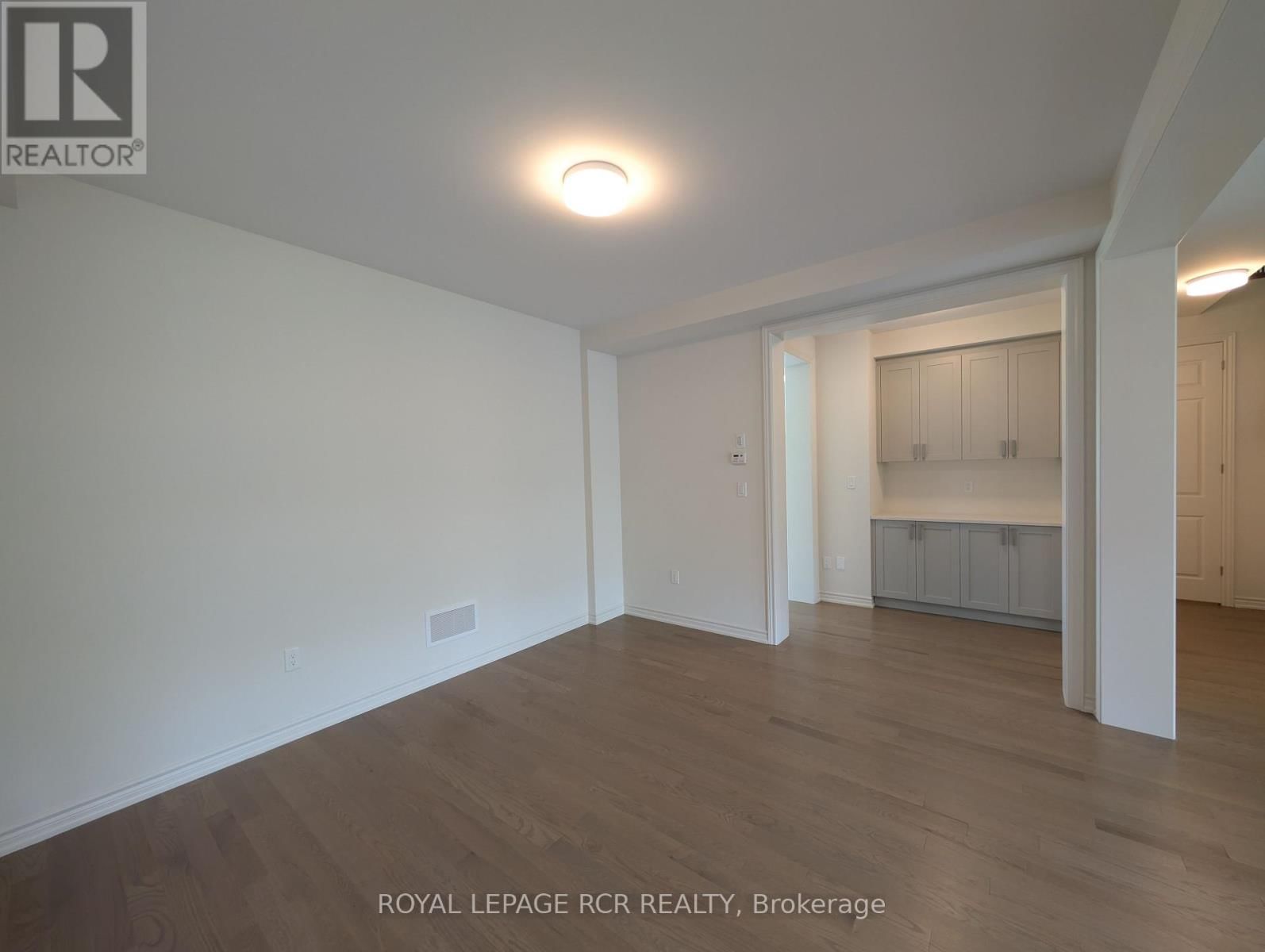 22 SANDHILL CRESCENT Image 4