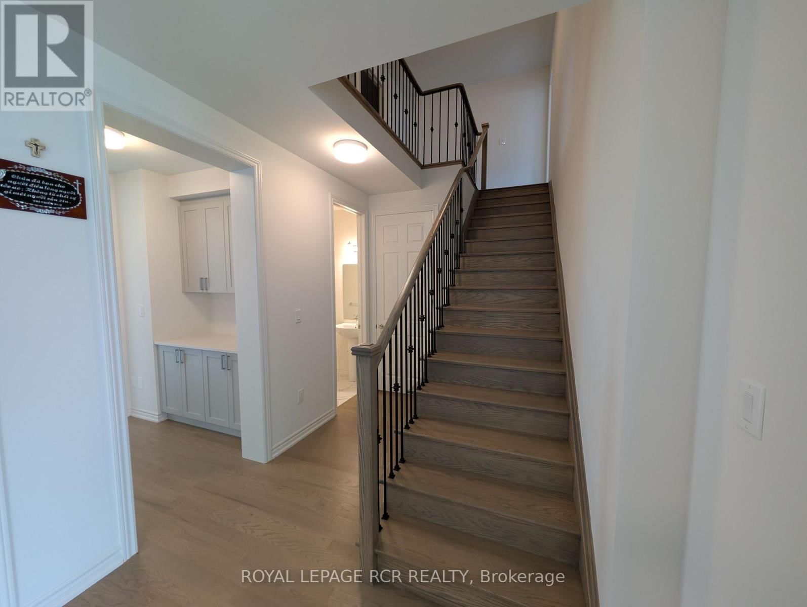 22 SANDHILL CRESCENT Image 7