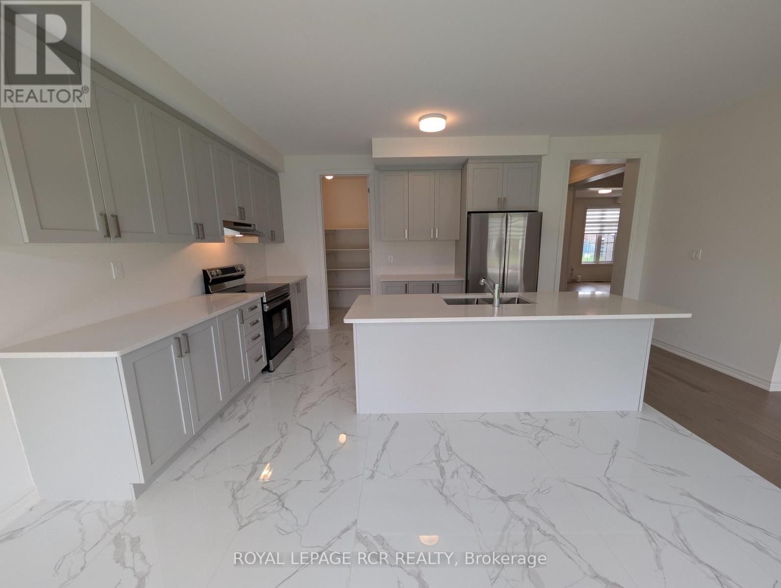 22 SANDHILL CRESCENT Image 8