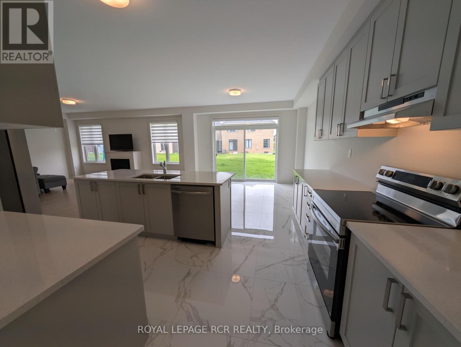 22 SANDHILL CRESCENT Image 9
