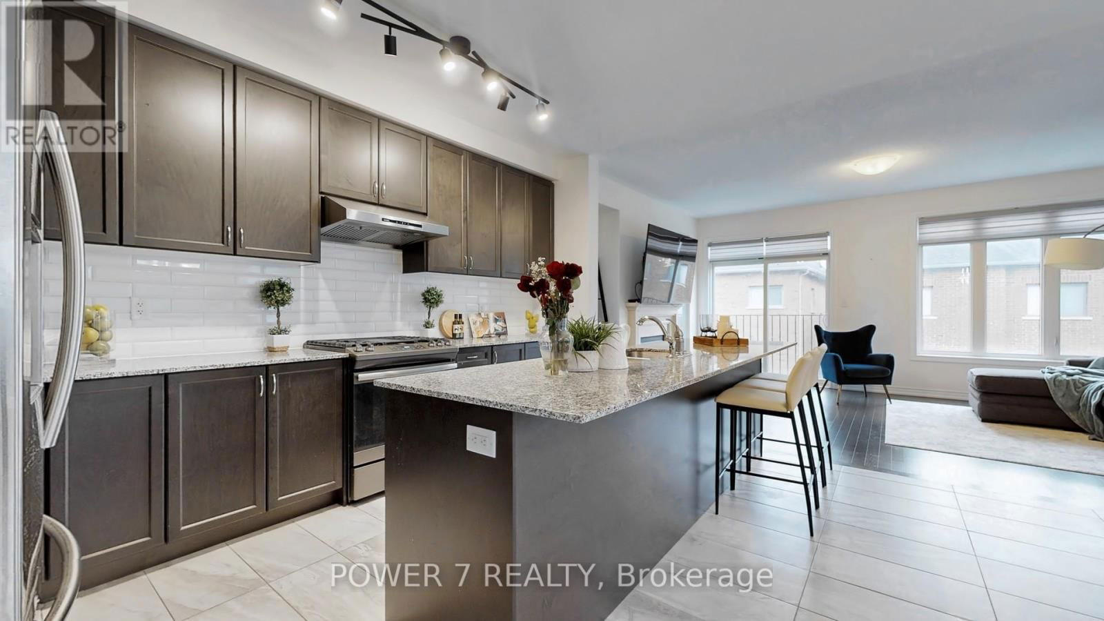381 CHOUINARD WAY Image 12