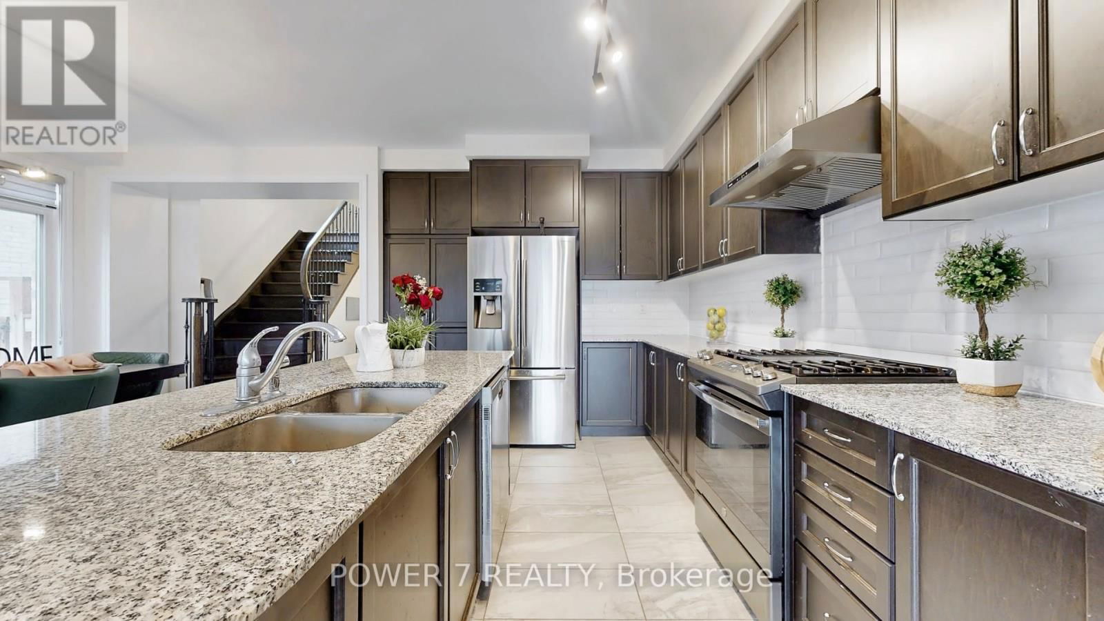 381 CHOUINARD WAY Image 15