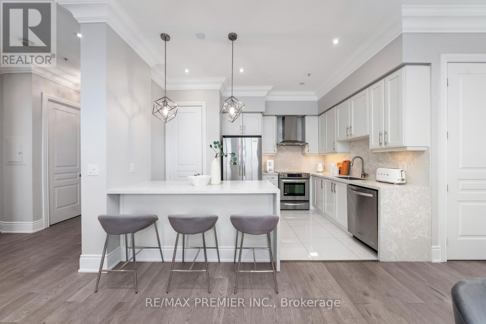 Ph06 - 9255 JANE STREET Image 12