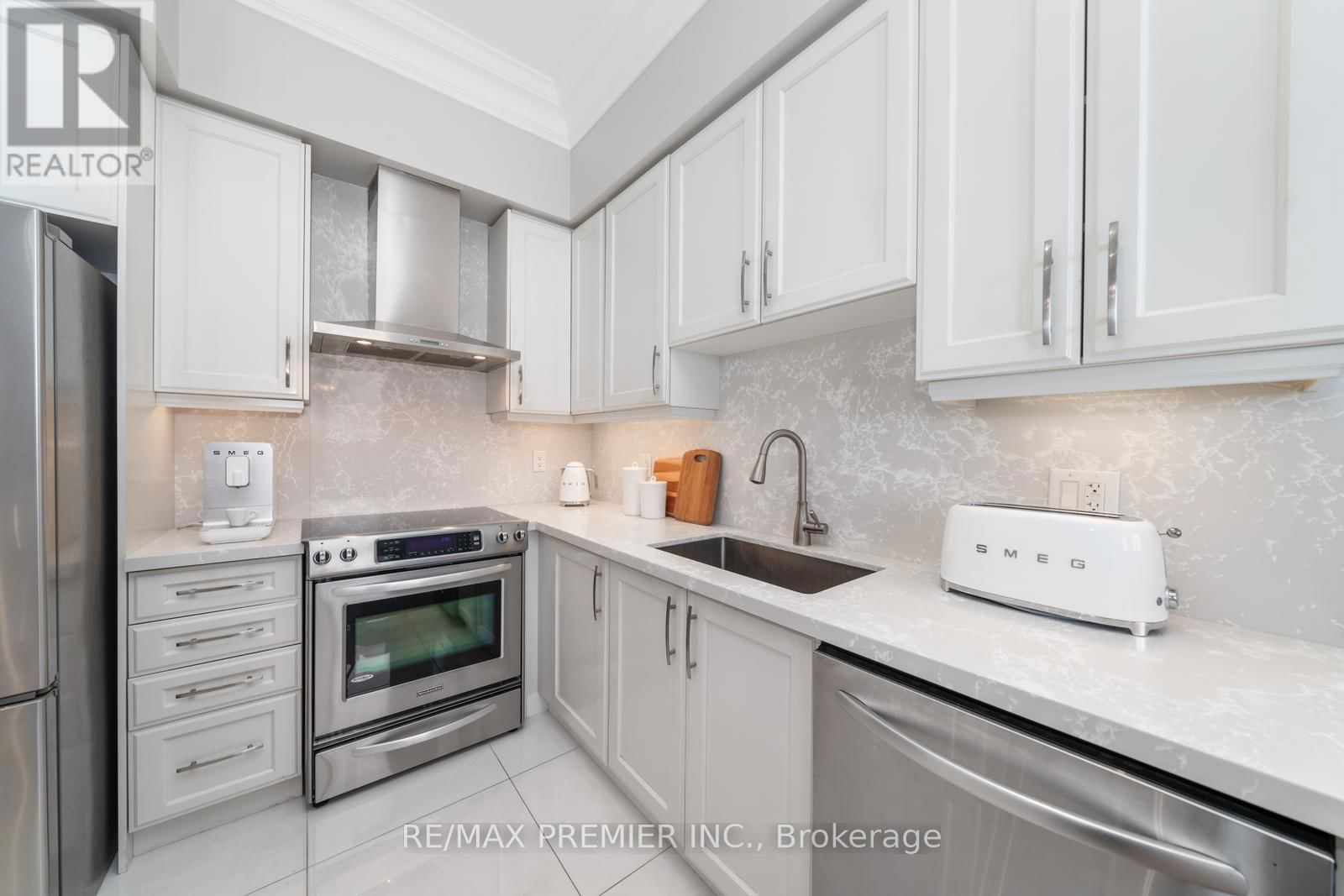 Ph06 - 9255 JANE STREET Image 14