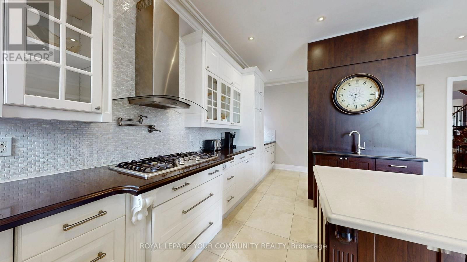 10 GANNETT DRIVE Image 10