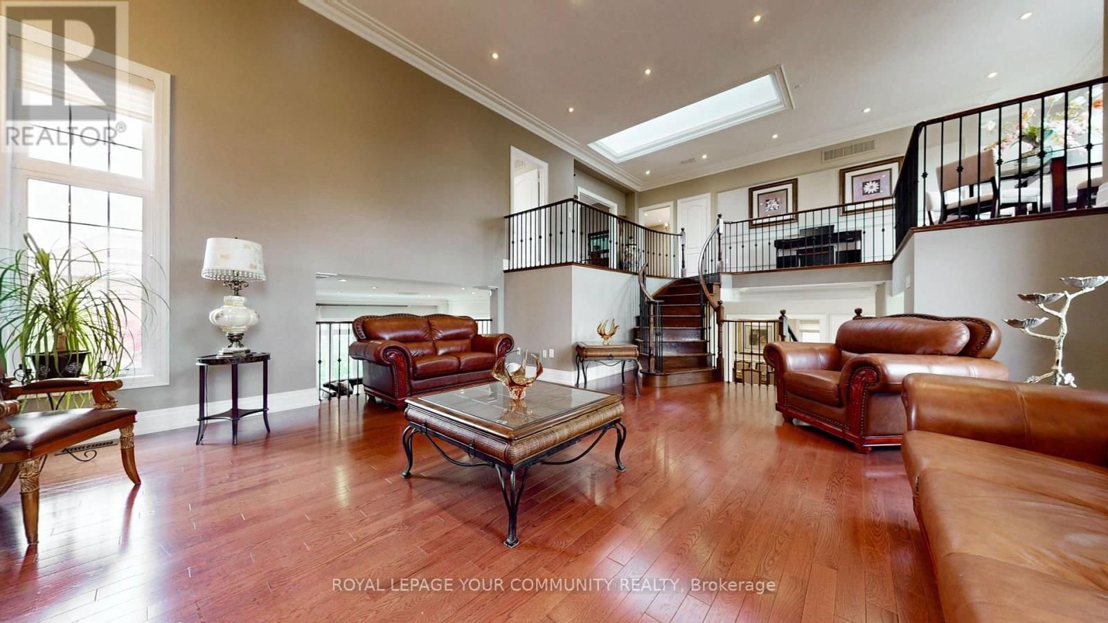 10 GANNETT DRIVE Image 21