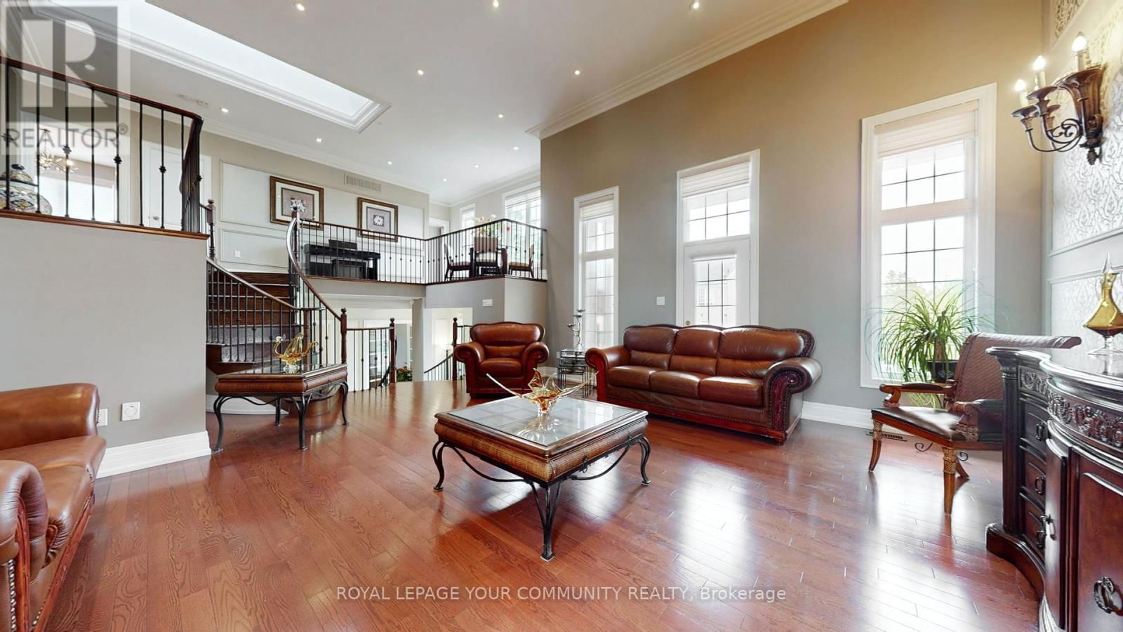 10 GANNETT DRIVE Image 22