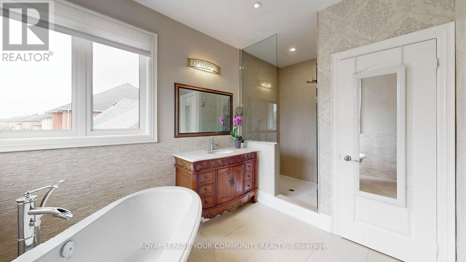 10 GANNETT DRIVE Image 40