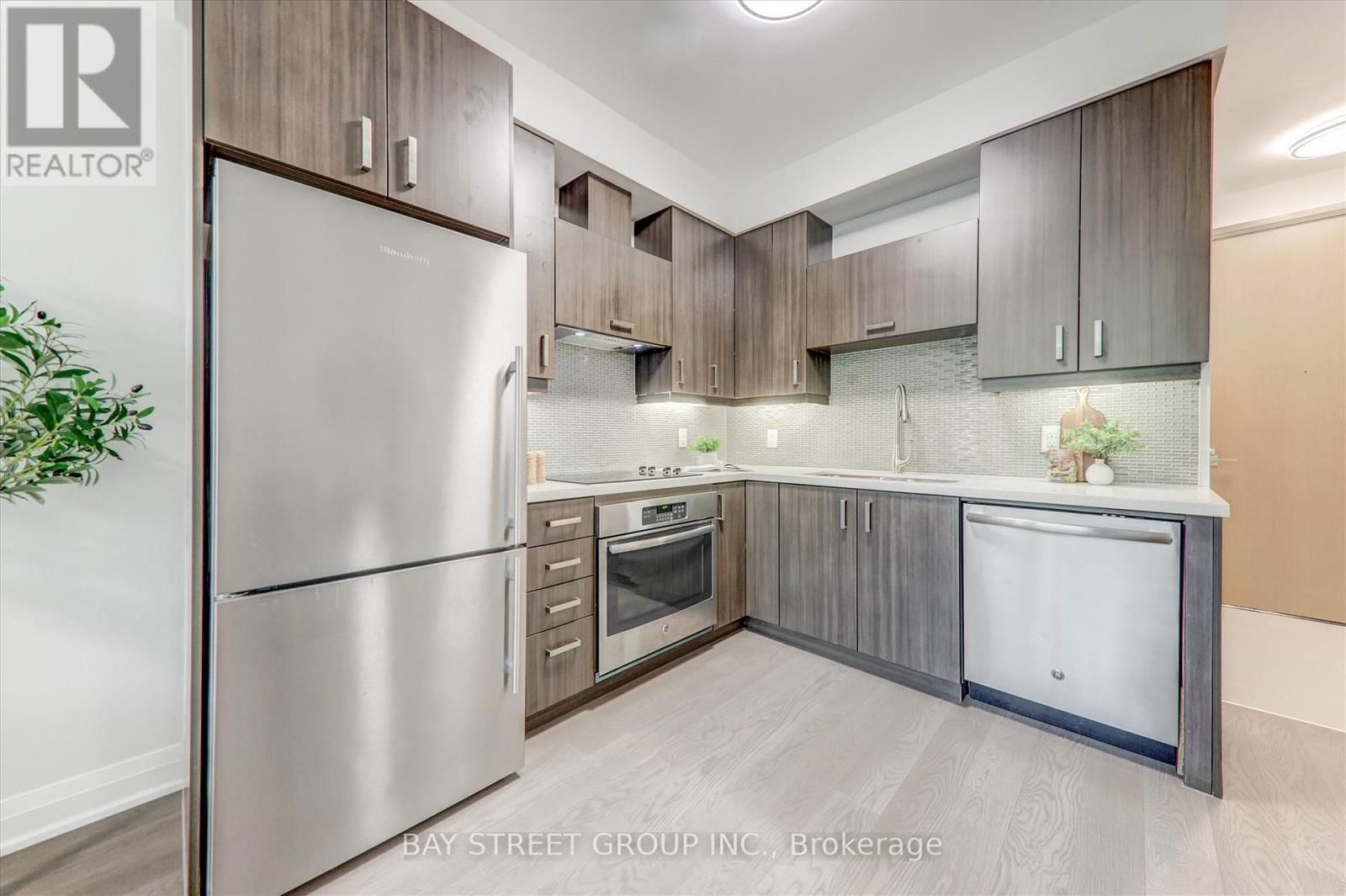 #116 - 28 UPTOWN DRIVE Image 11