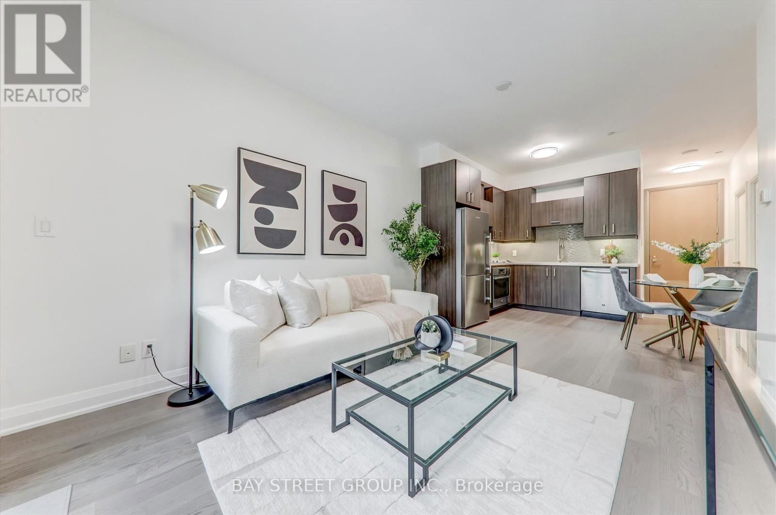 #116 - 28 UPTOWN DRIVE Image 16