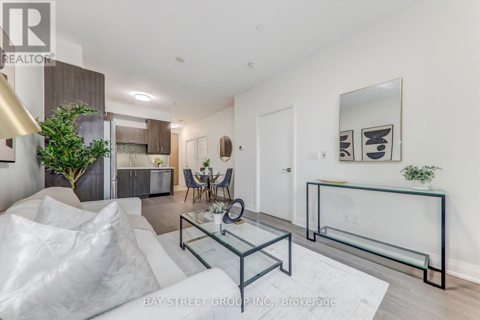 #116 - 28 UPTOWN DRIVE Image 17