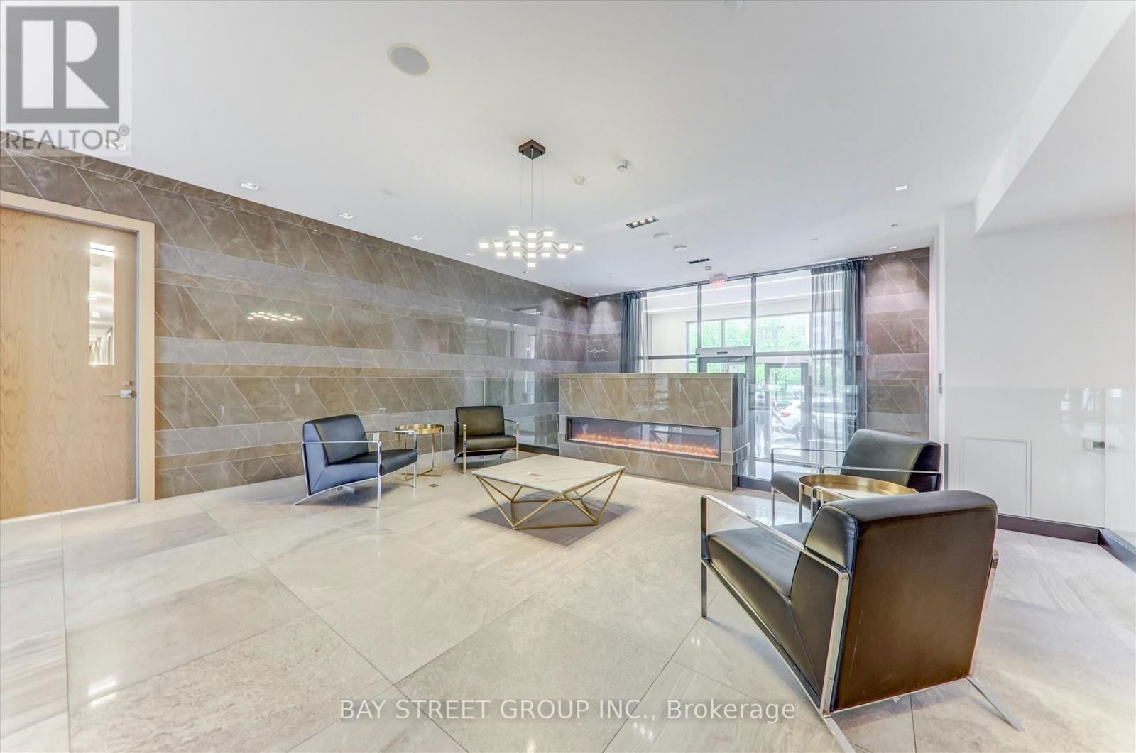#116 - 28 UPTOWN DRIVE Image 30