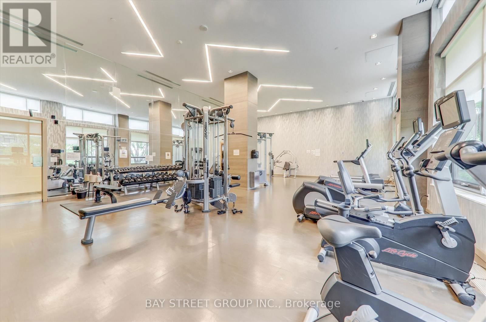 #116 - 28 UPTOWN DRIVE Image 32