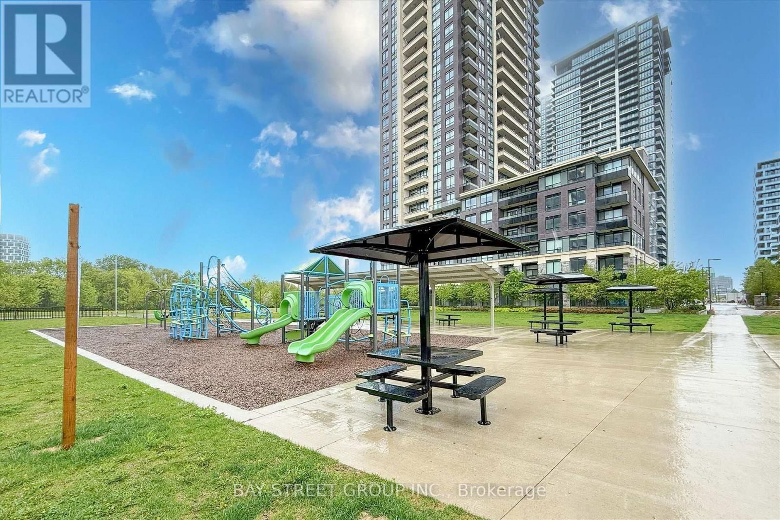 #116 - 28 UPTOWN DRIVE Image 35