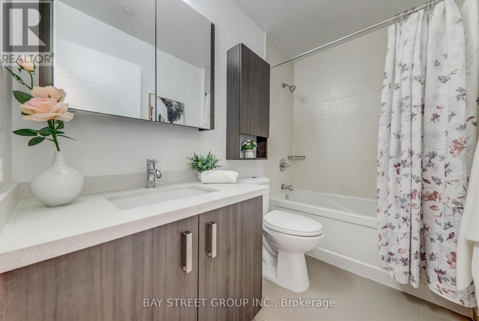 #116 - 28 UPTOWN DRIVE Image 8