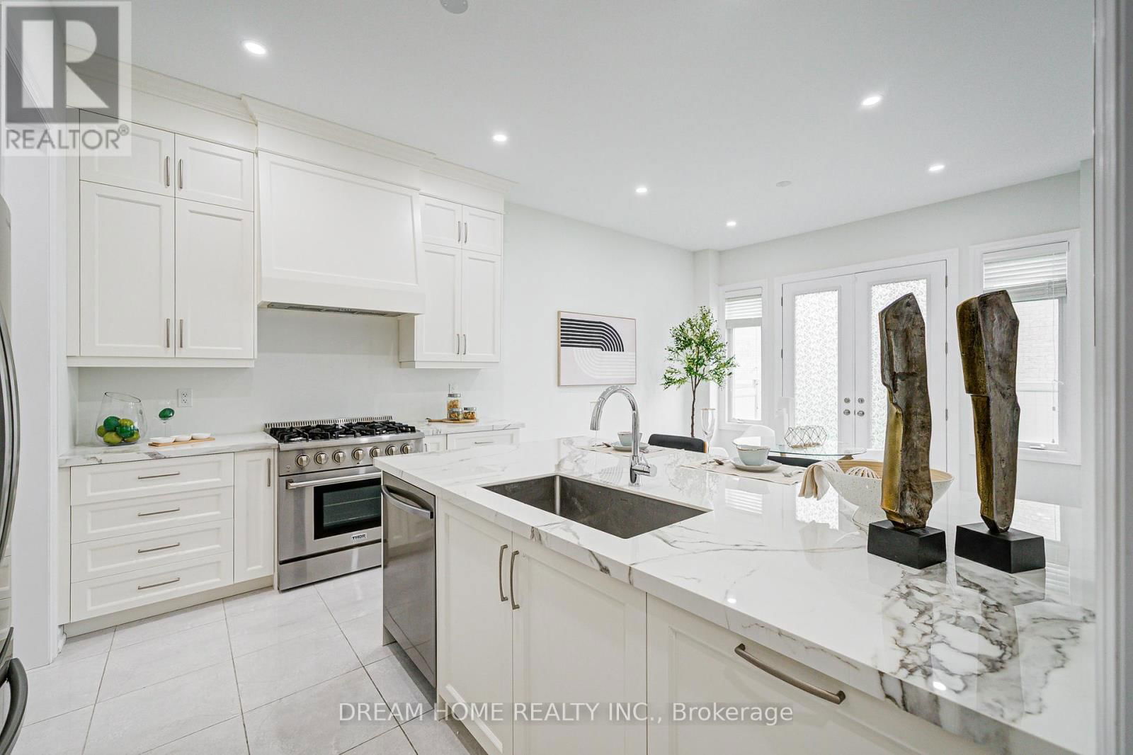 113 BOTELHO CIRCLE Image 18