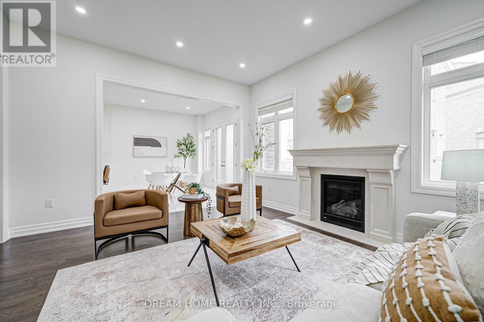 113 BOTELHO CIRCLE Image 24