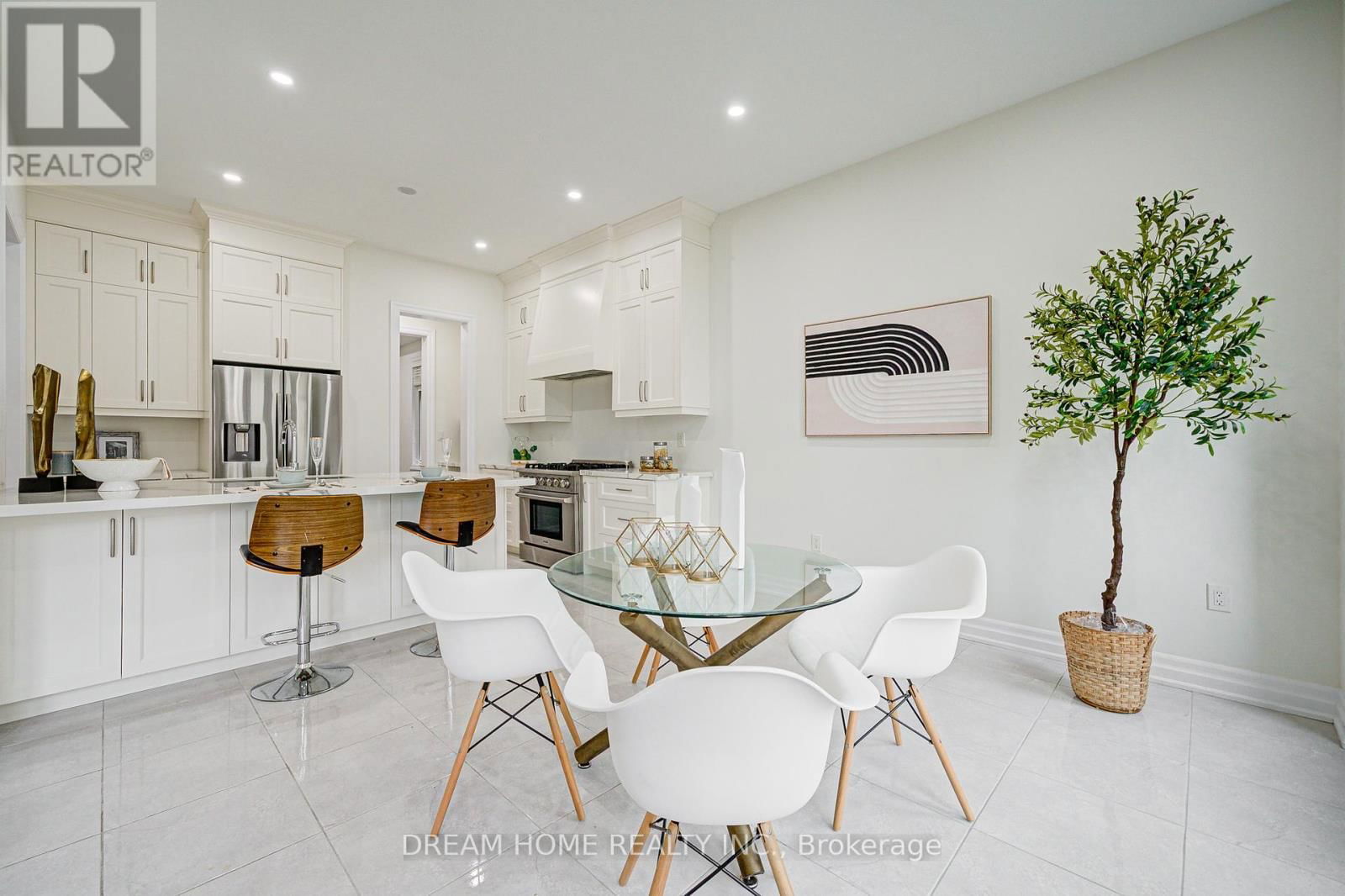 113 BOTELHO CIRCLE Image 28