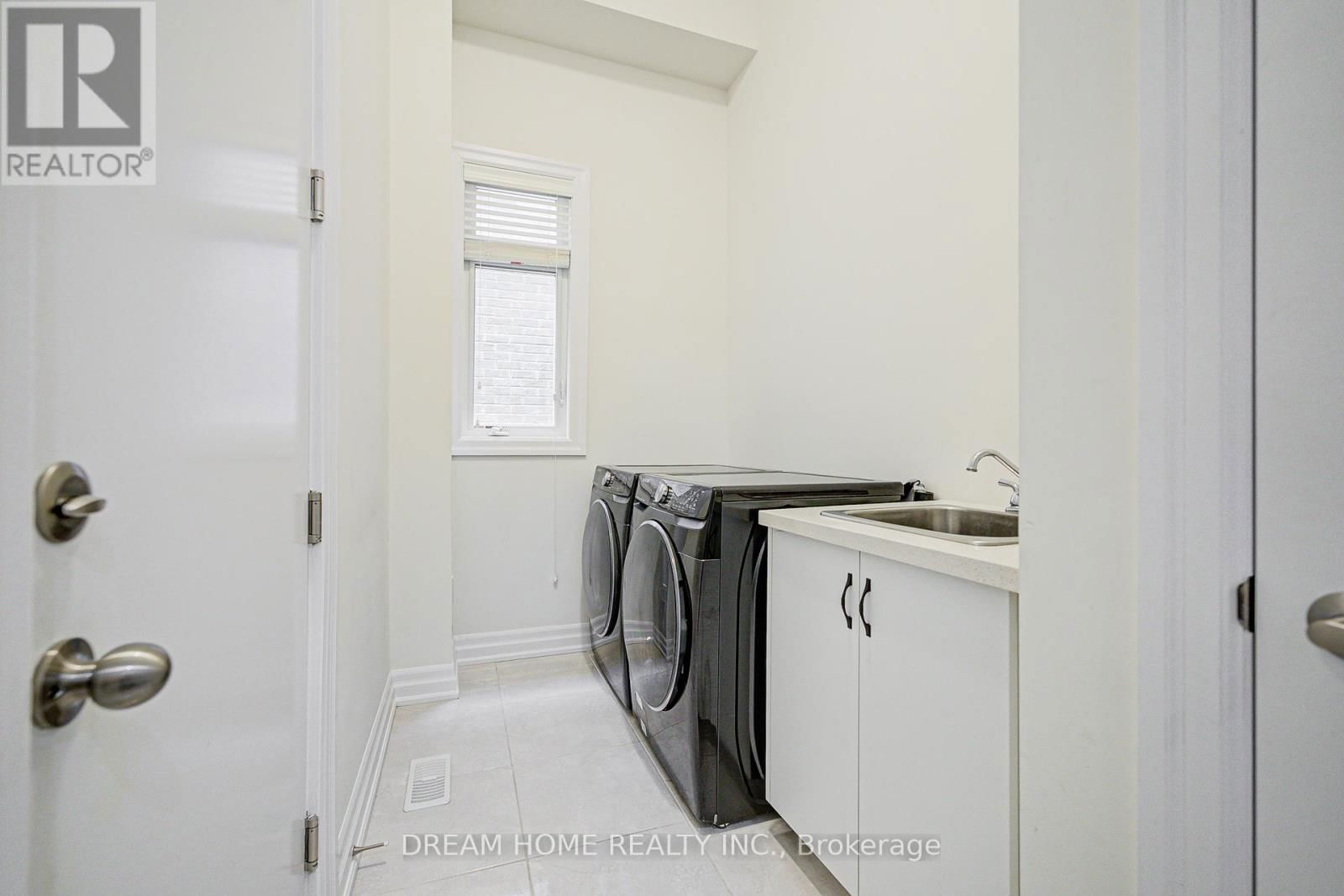 113 BOTELHO CIRCLE Image 29