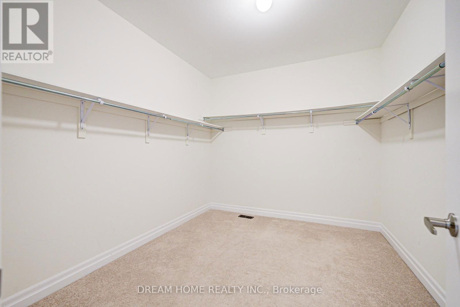 113 BOTELHO CIRCLE Image 35
