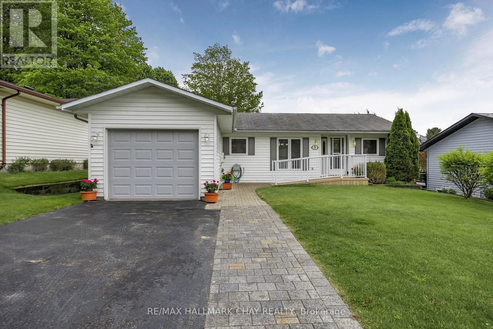 3 PINETREE COURT Image 1