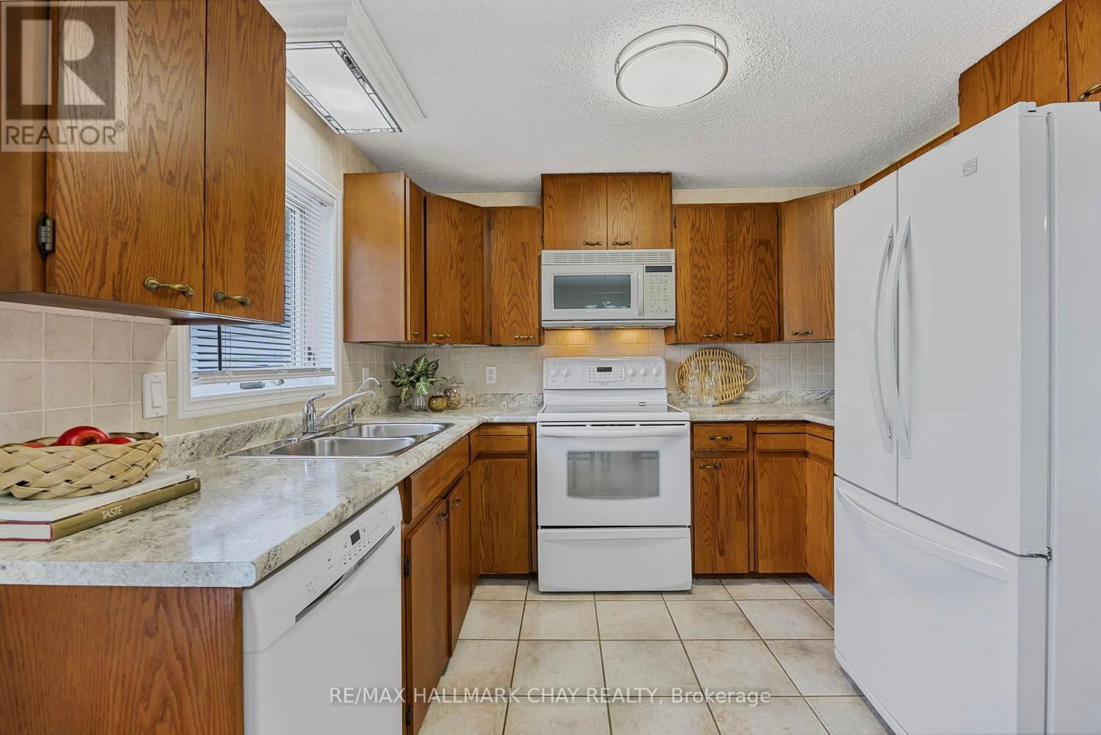 3 PINETREE COURT Image 7