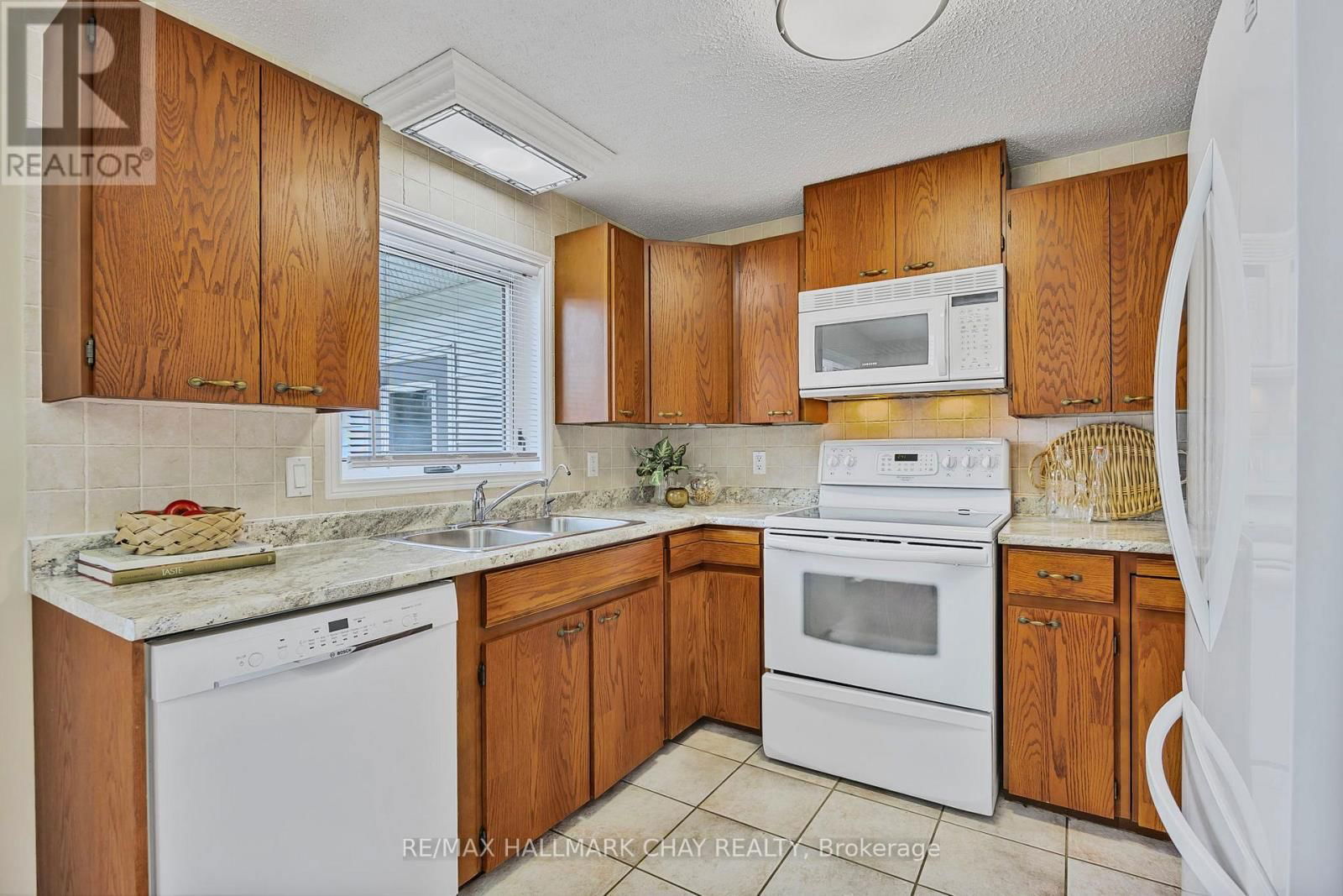 3 PINETREE COURT Image 8