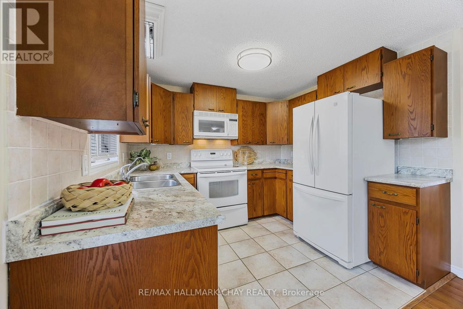 3 PINETREE COURT Image 9