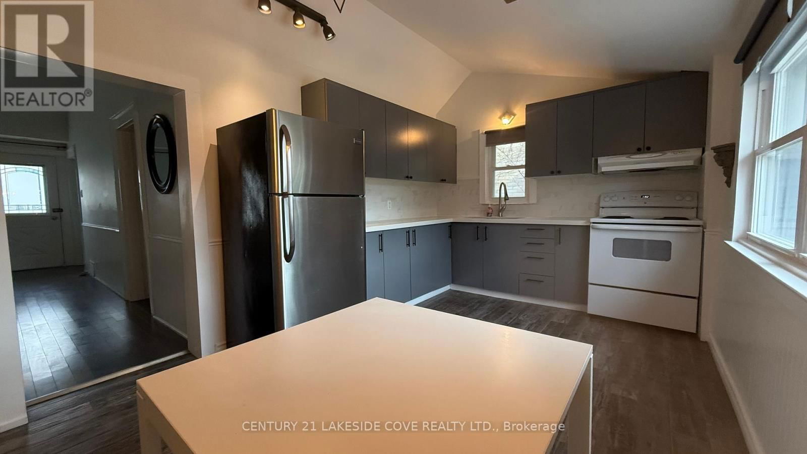 15 TYLER STREET Image 6