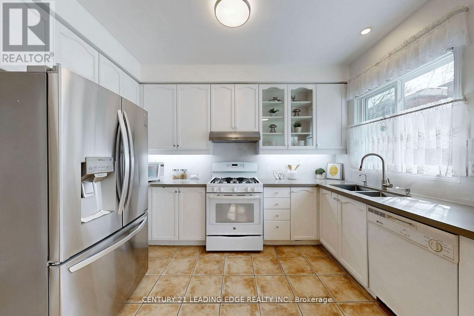 35 FORTUNE CRESCENT Image 16