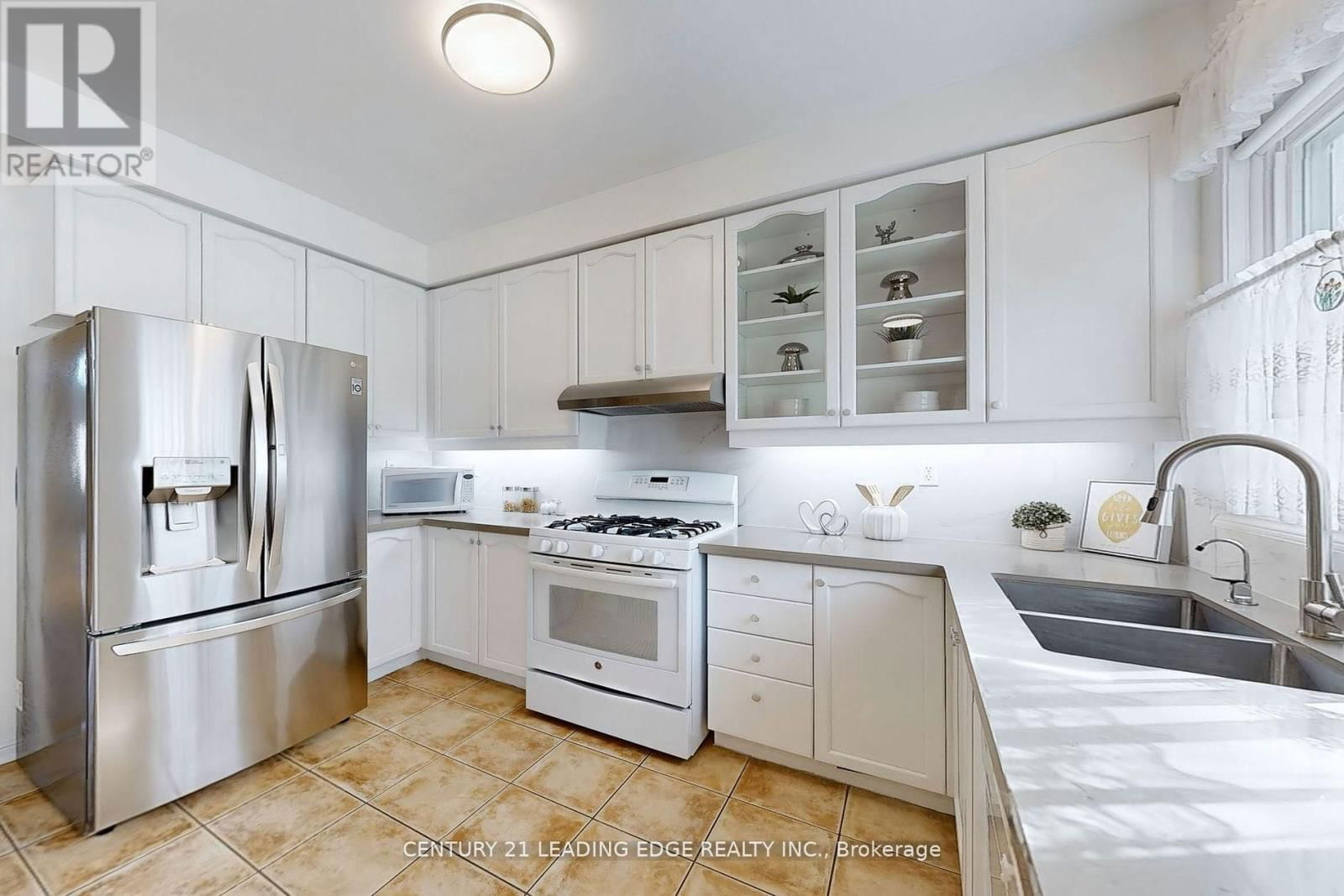 35 FORTUNE CRESCENT Image 17
