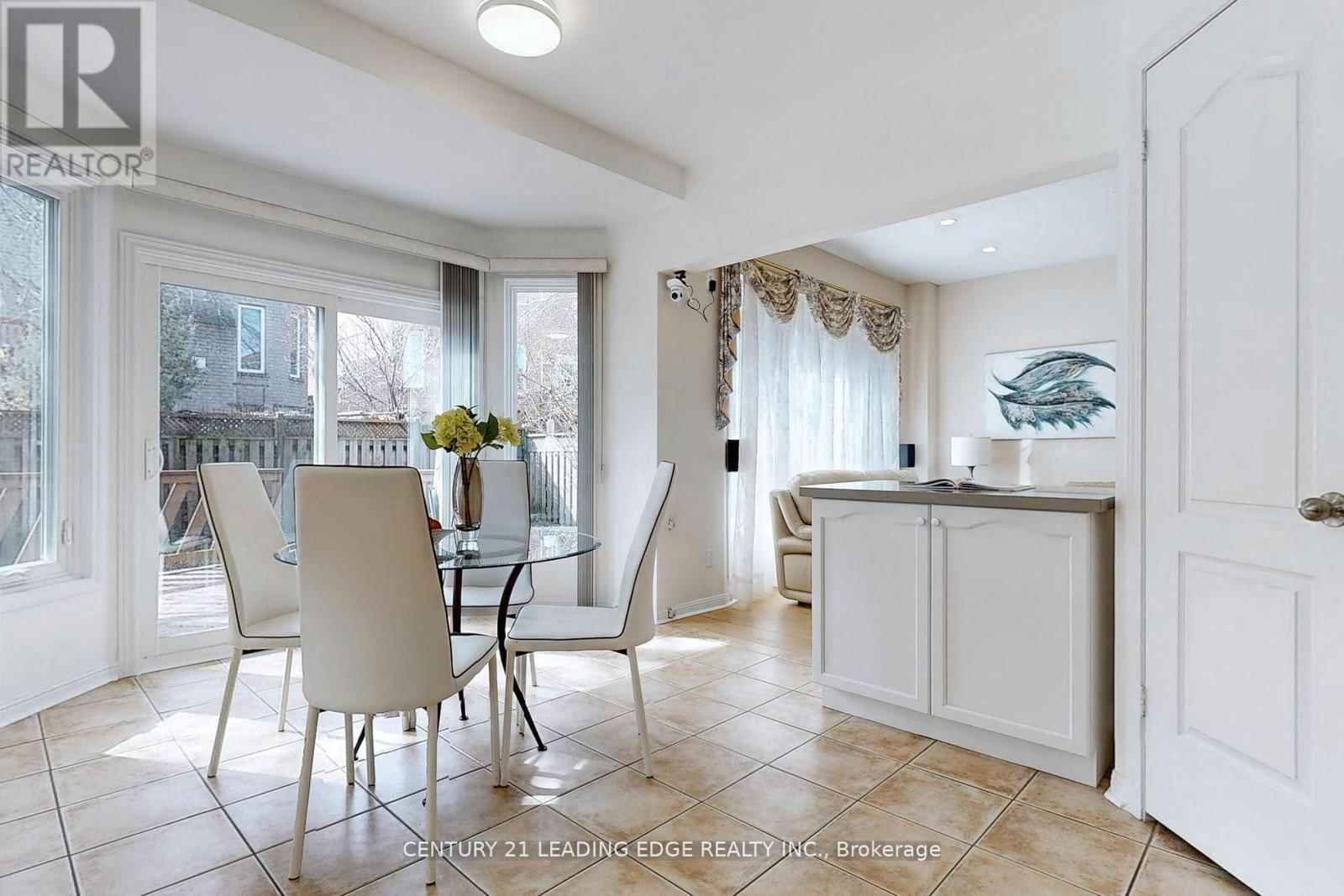 35 FORTUNE CRESCENT Image 20