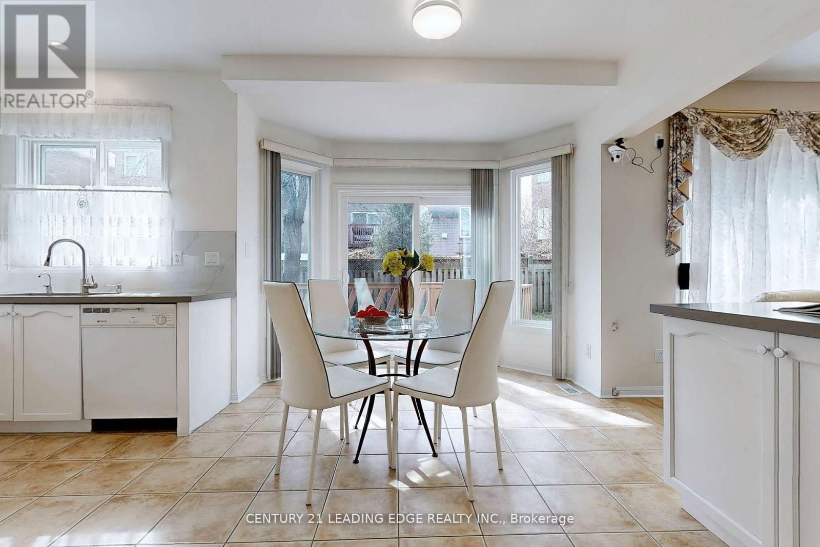 35 FORTUNE CRESCENT Image 22