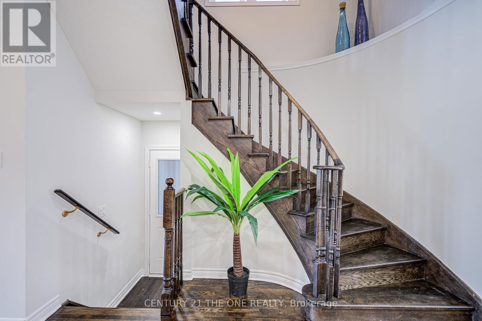 143 COLLIN COURT Image 14