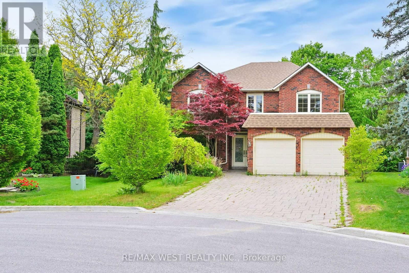 16 PRINCE EDWARD BOULEVARD Image 1