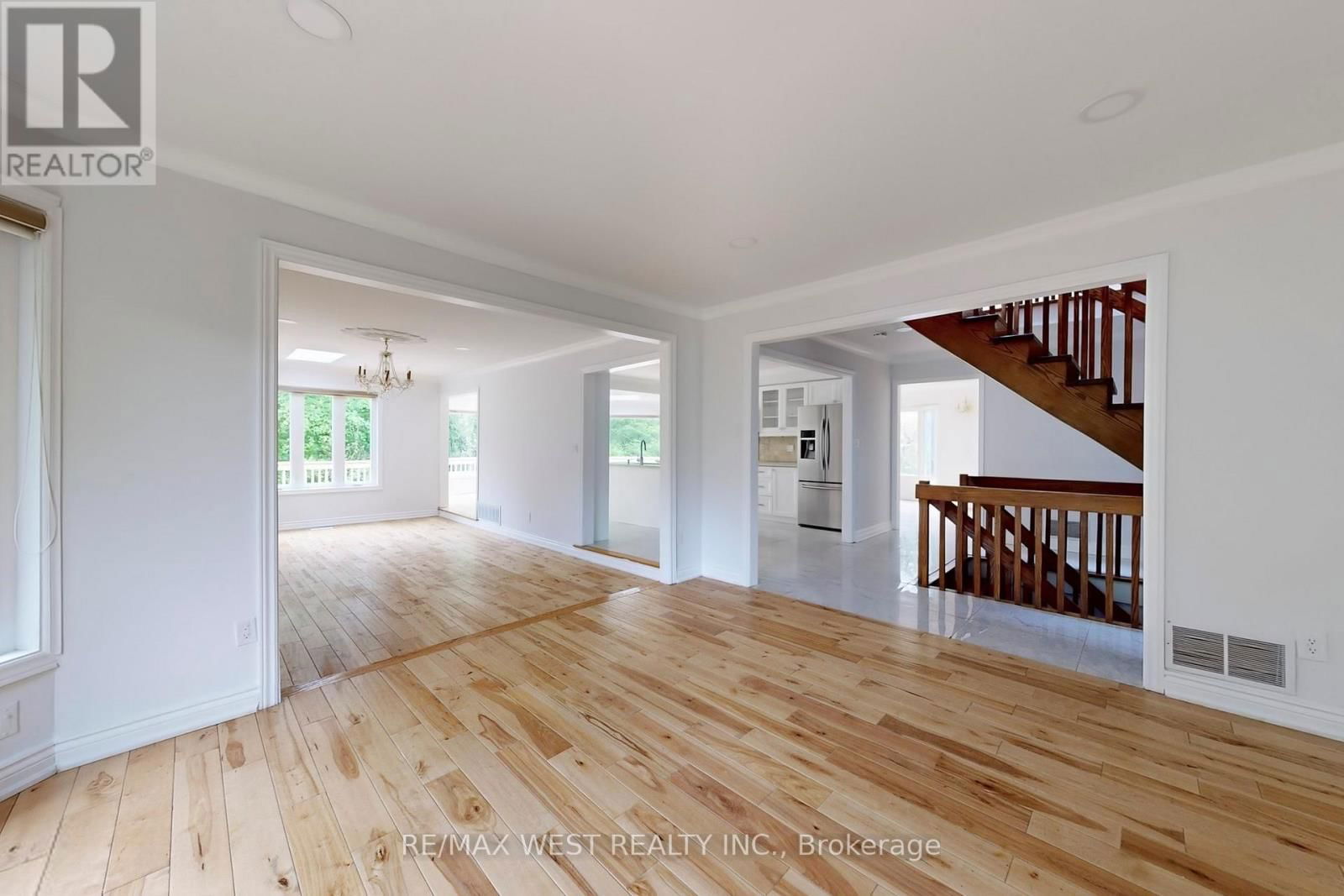 16 PRINCE EDWARD BOULEVARD Image 10