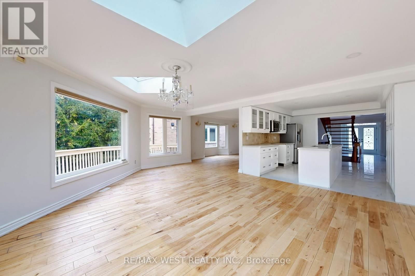 16 PRINCE EDWARD BOULEVARD Image 14