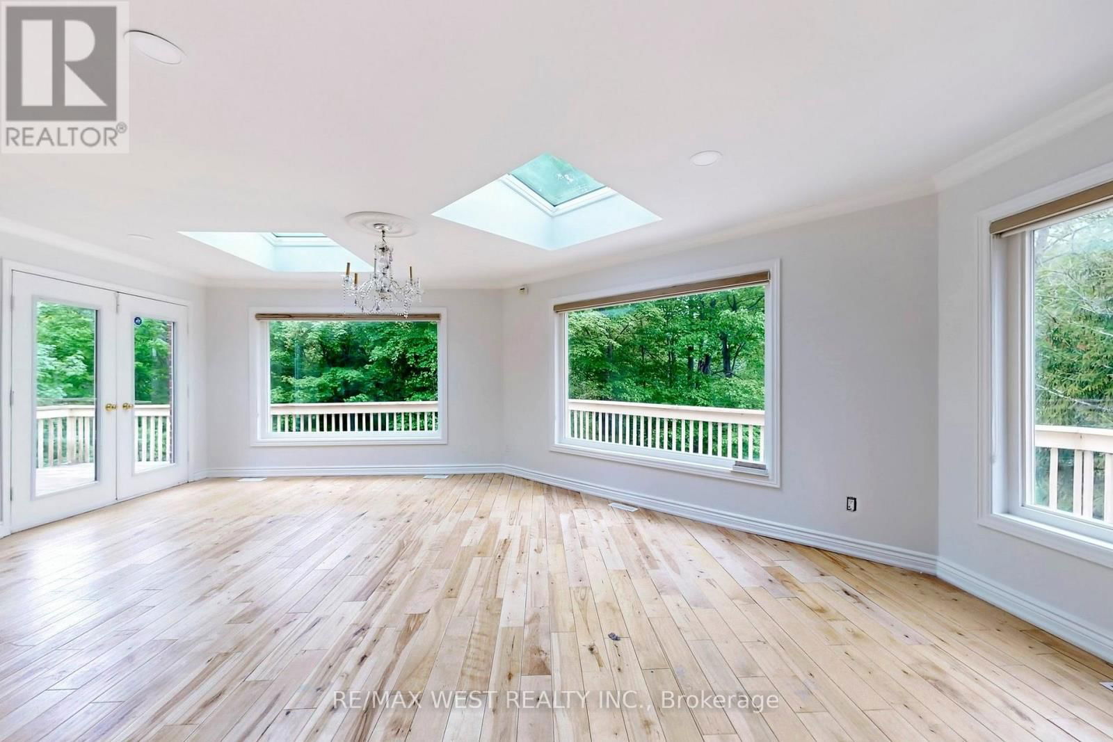 16 PRINCE EDWARD BOULEVARD Image 17