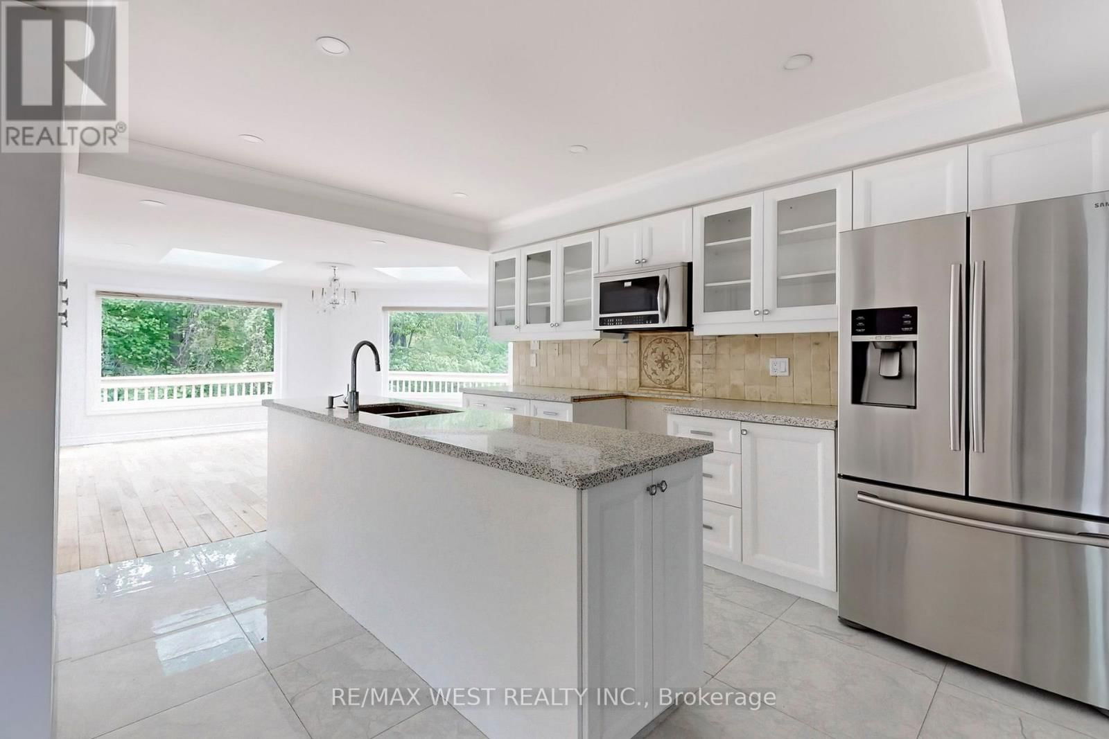 16 PRINCE EDWARD BOULEVARD Image 20