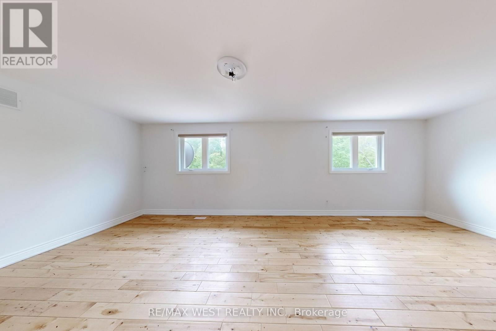 16 PRINCE EDWARD BOULEVARD Image 26