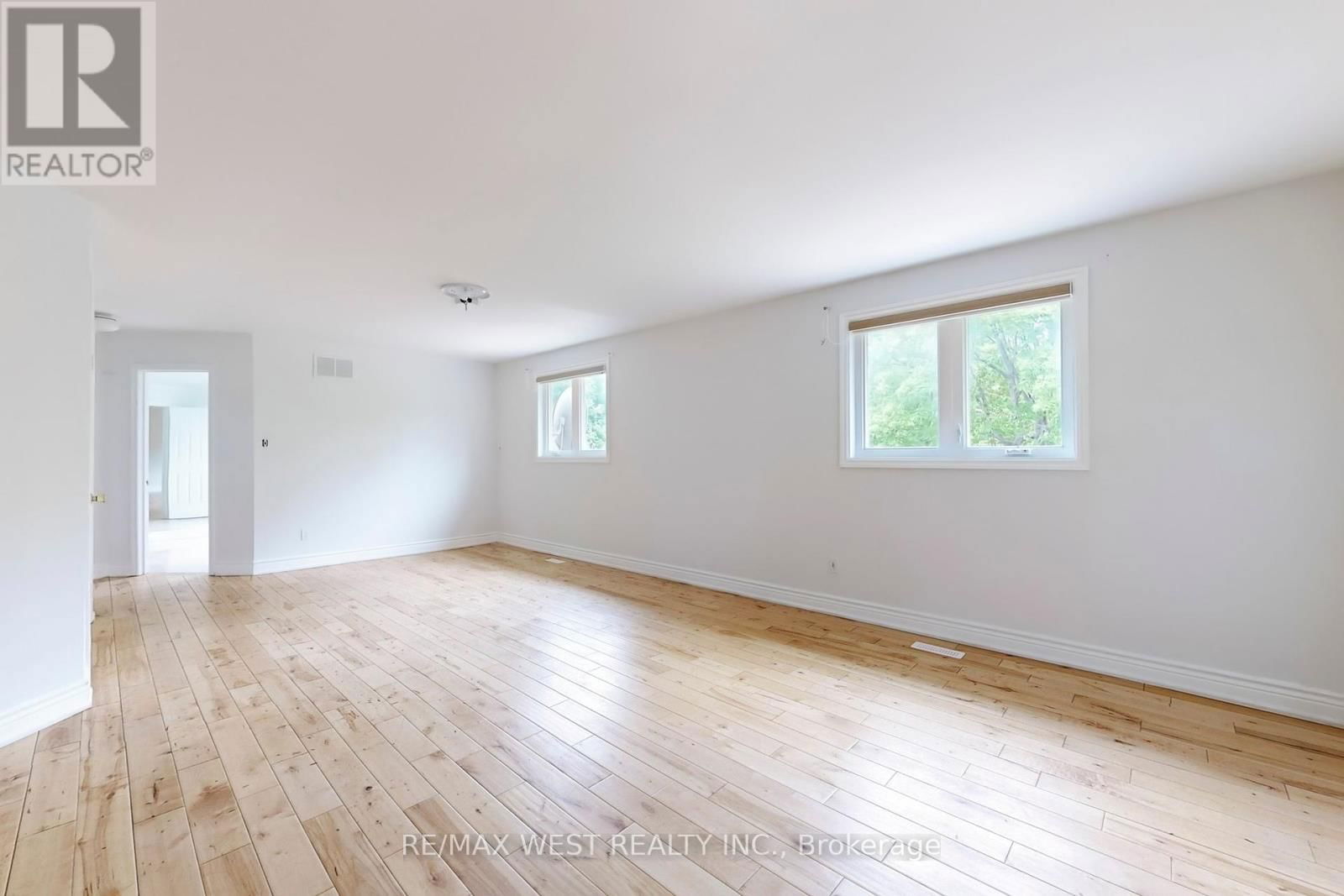 16 PRINCE EDWARD BOULEVARD Image 27