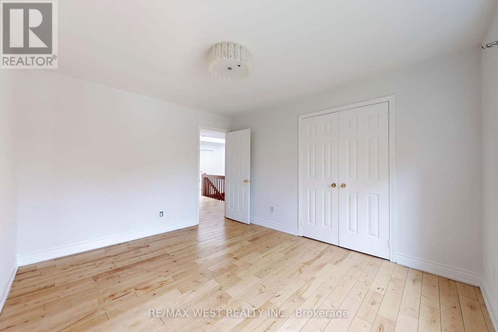 16 PRINCE EDWARD BOULEVARD Image 33