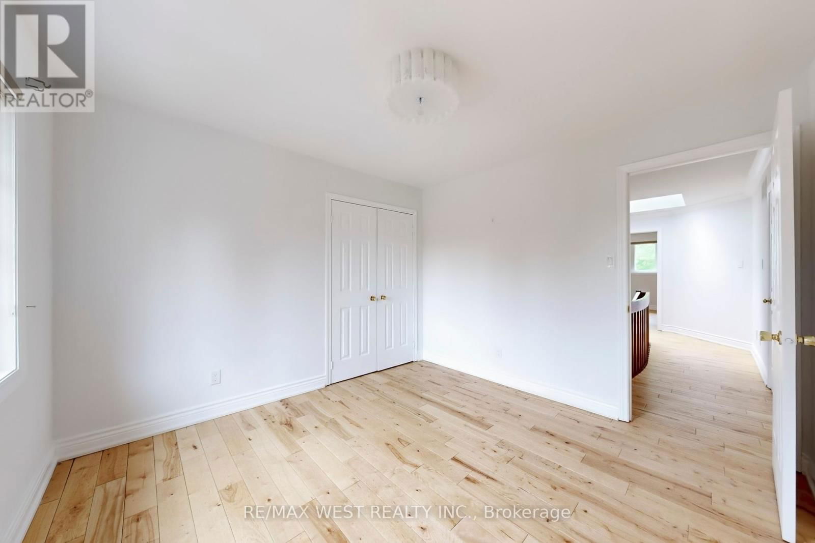 16 PRINCE EDWARD BOULEVARD Image 36