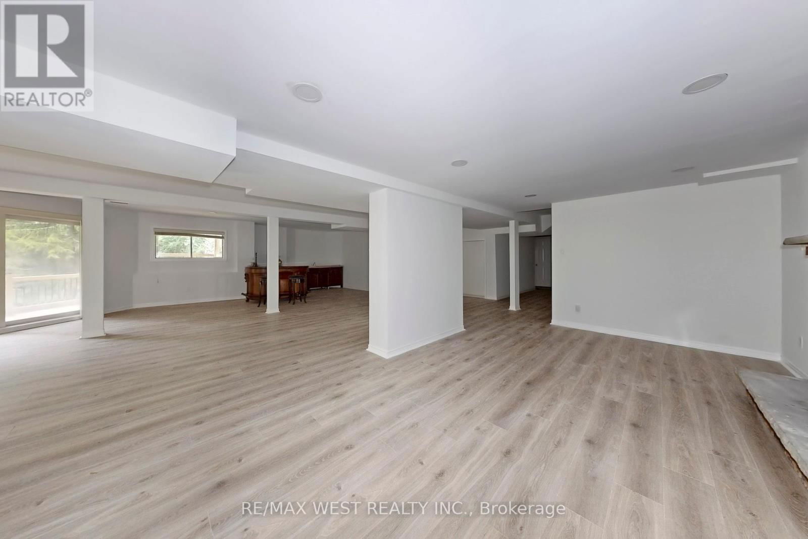 16 PRINCE EDWARD BOULEVARD Image 41
