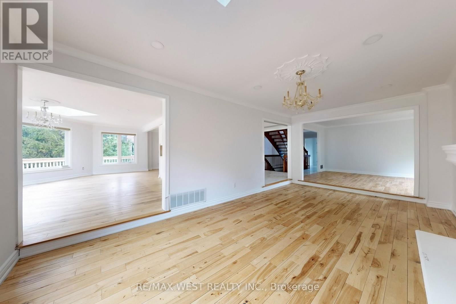 16 PRINCE EDWARD BOULEVARD Image 7