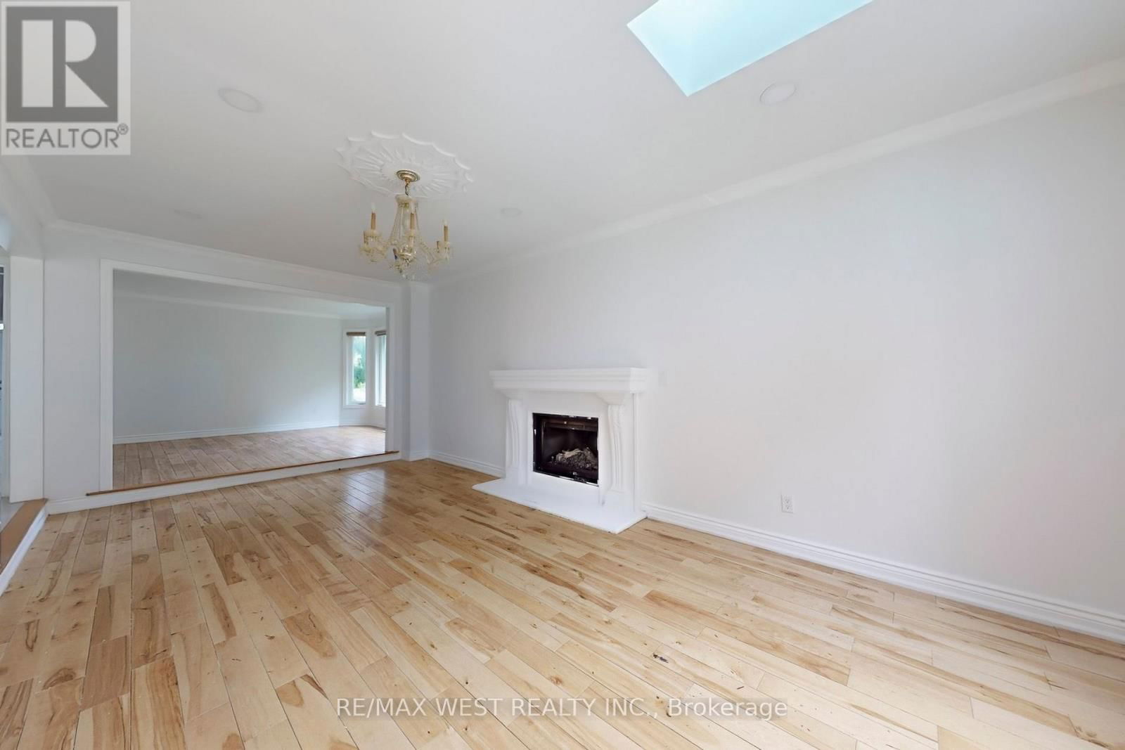 16 PRINCE EDWARD BOULEVARD Image 8
