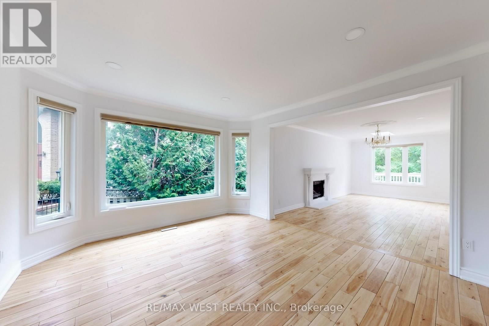 16 PRINCE EDWARD BOULEVARD Image 9