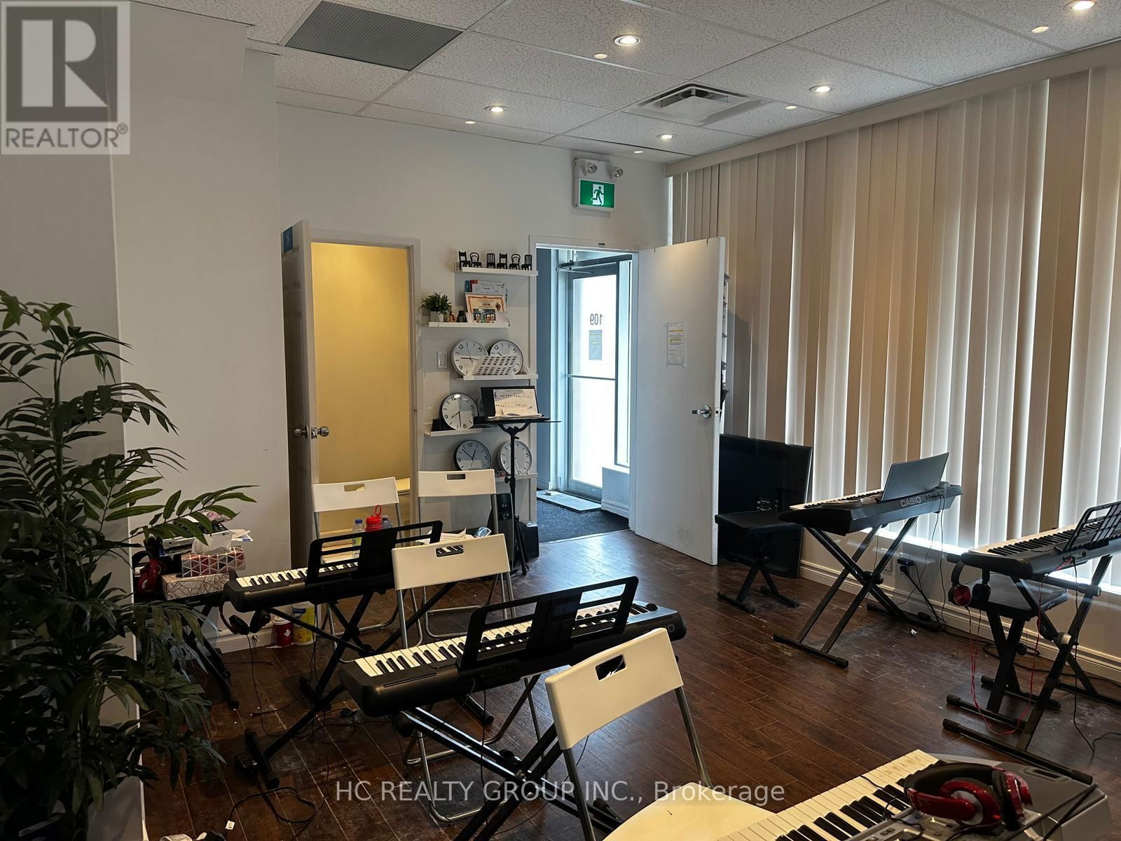 109 - 40 NEW DELHI DRIVE Image 6