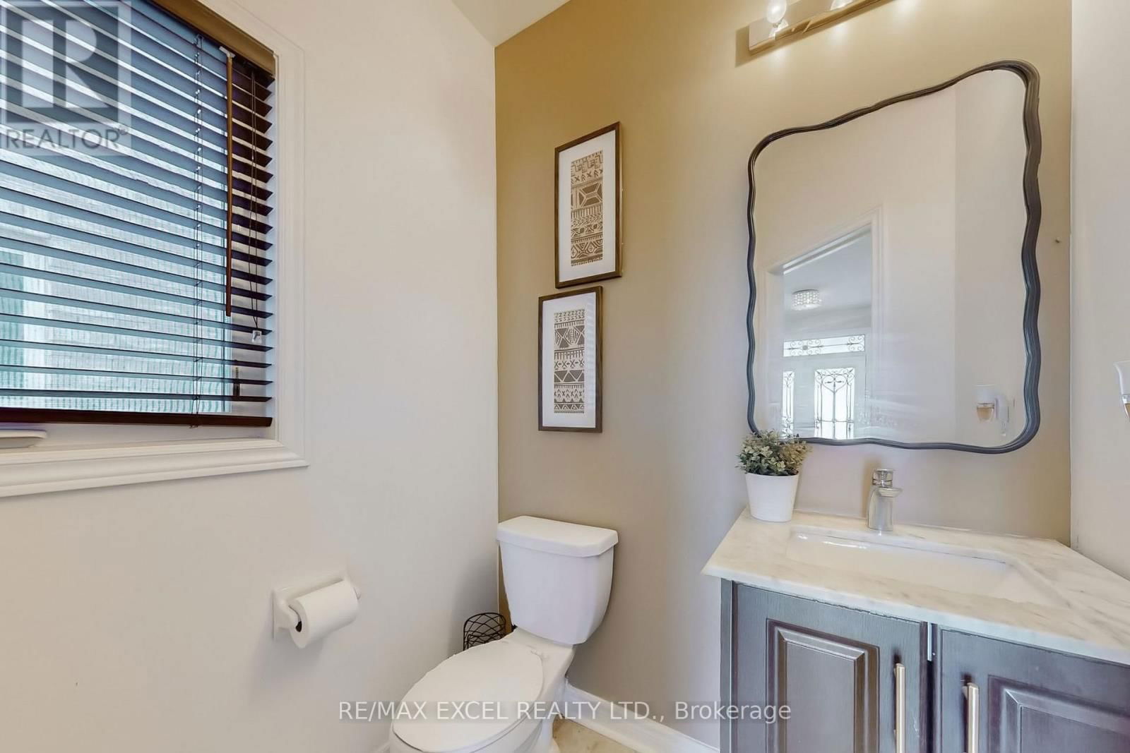 553 RIVERLANDS AVENUE Image 19